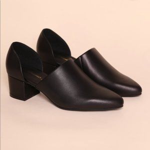 Intentionally Black Perf-Hi size 9 / eu 39 (NWOB)